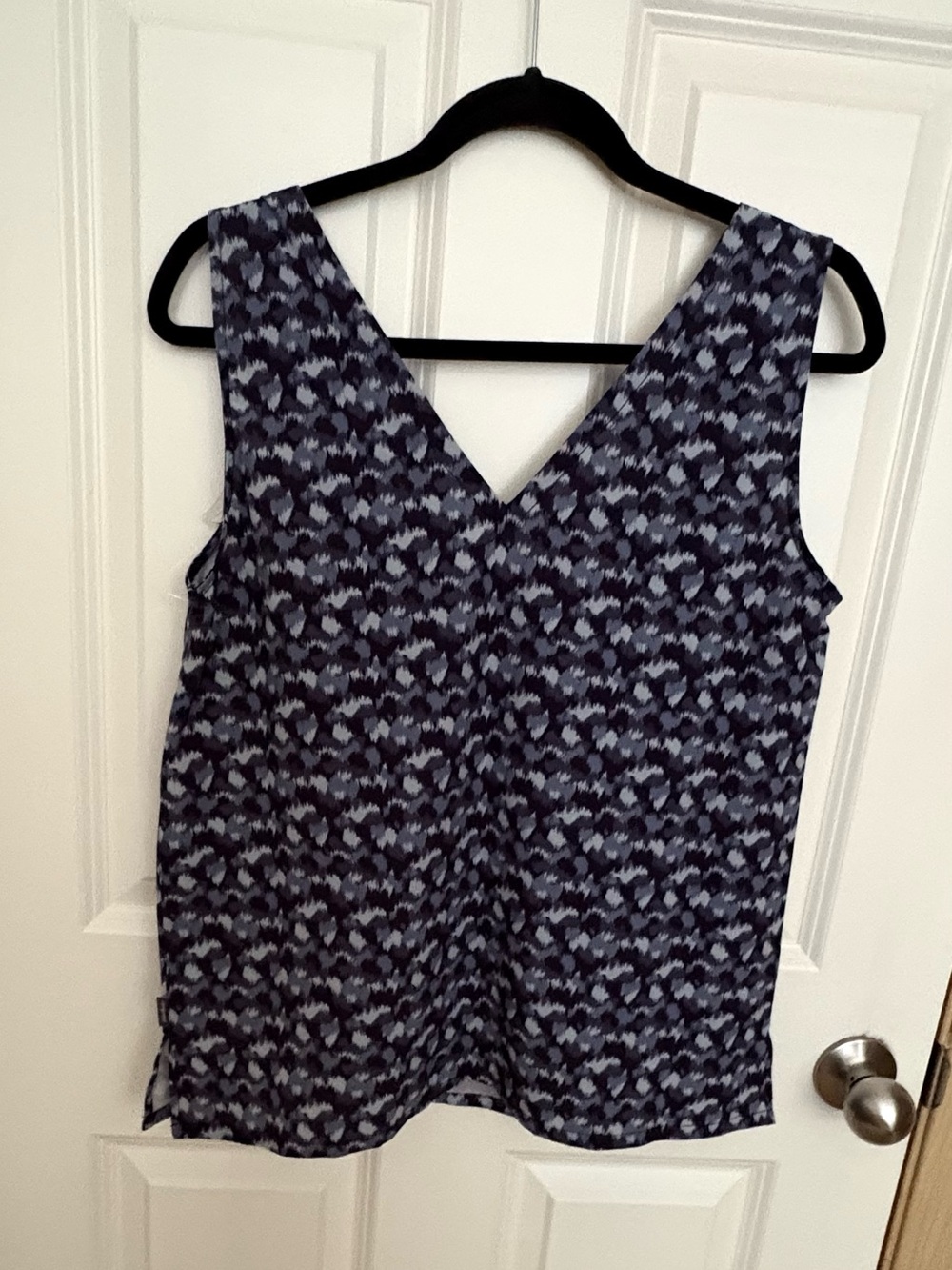 Eddie Bauer Navy and Light Blue Patterned V-Neck Camisole - Picture 2 of 12